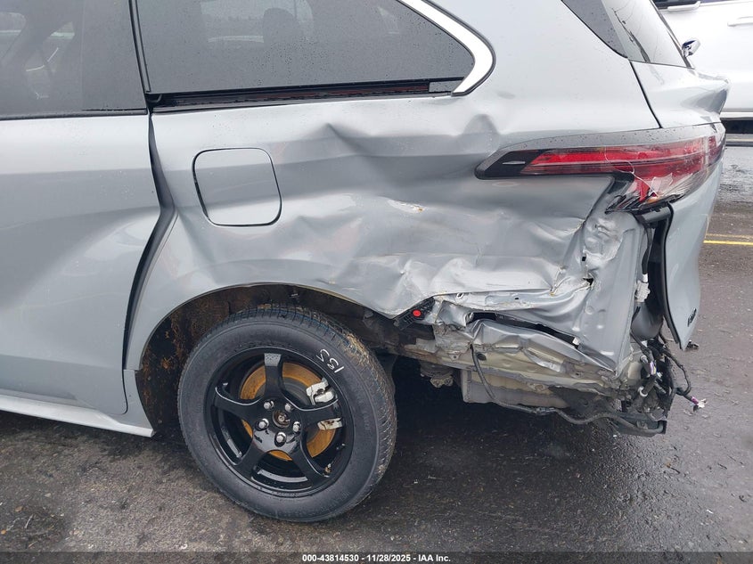 2023 Toyota Sienna Woodland Edition VIN: 5TDCSKFC2PS100984 Lot: 43814530