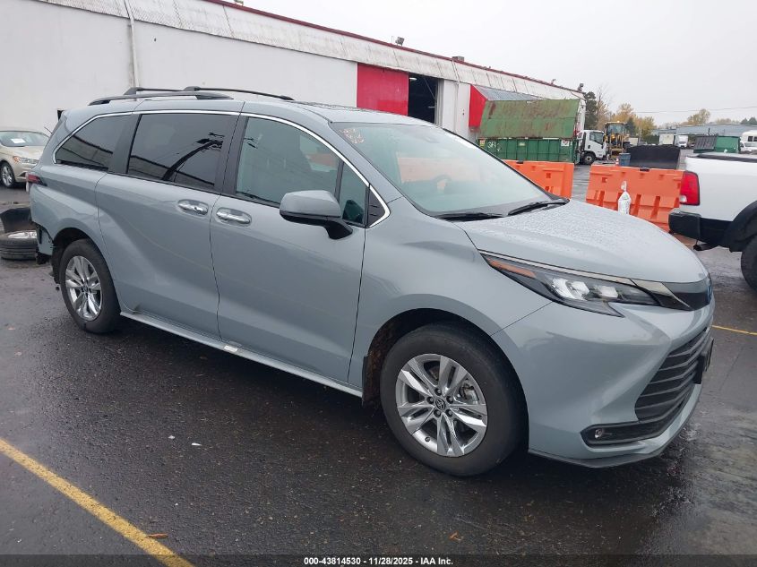 TOYOTA SIENNA WOODLAND EDITION