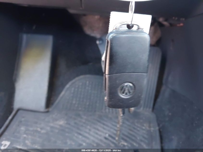 2016 Volkswagen Passat 1.8T S VIN: 1VWAT7A33GC033741 Lot: 43814628