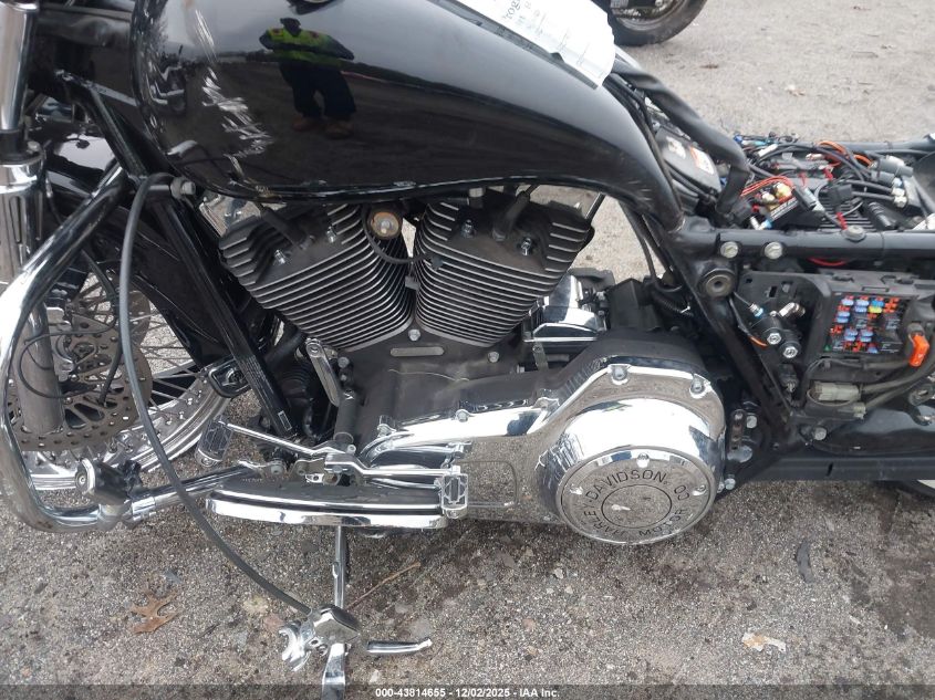 2011 Harley-Davidson Flhrc VIN: 1HD1FRM31BB670173 Lot: 43814655