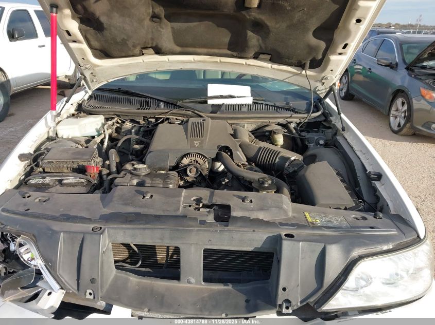 2003 Lincoln Town Car Signature VIN: 1LNHM82W13Y706323 Lot: 43814788