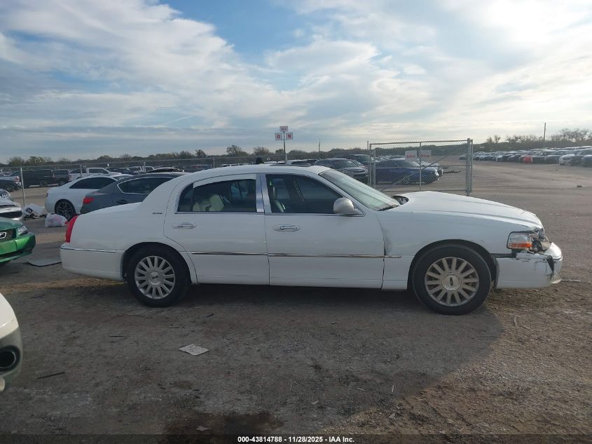 2003 Lincoln Town Car Signature VIN: 1LNHM82W13Y706323 Lot: 43814788
