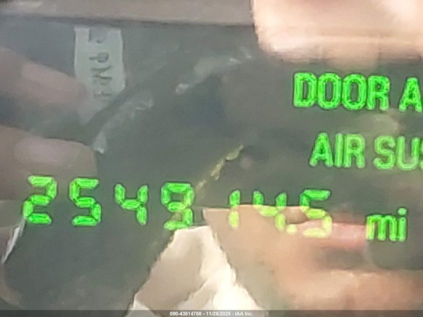 2003 Lincoln Town Car Signature VIN: 1LNHM82W13Y706323 Lot: 43814788