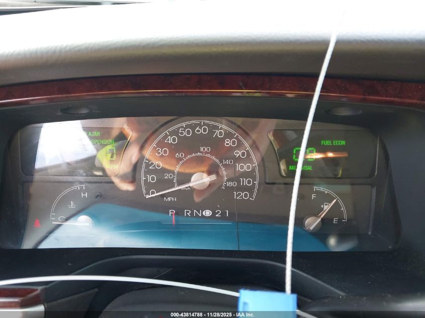 2003 Lincoln Town Car Signature VIN: 1LNHM82W13Y706323 Lot: 43814788