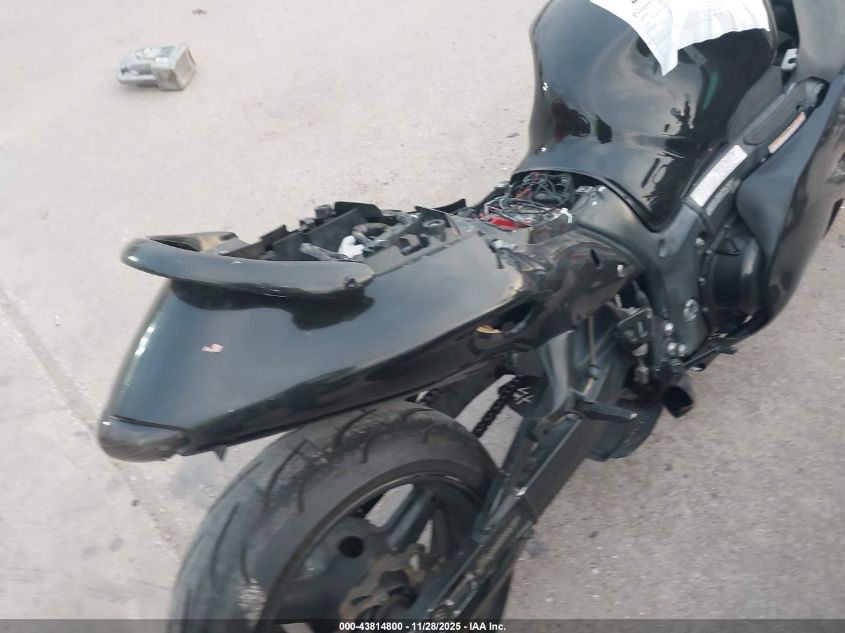 2004 Suzuki Gsx1300 R VIN: JS1GW71A142106894 Lot: 43814800