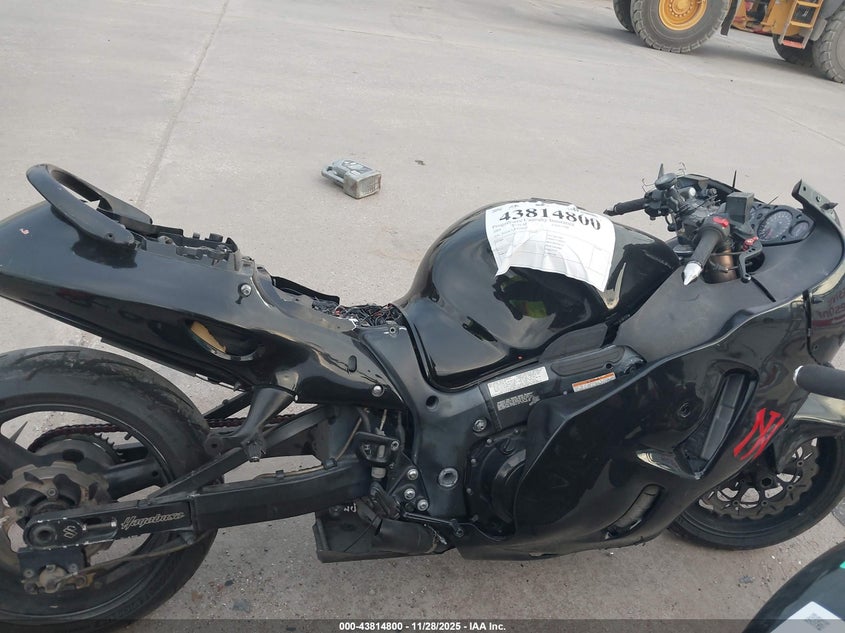 2004 Suzuki Gsx1300 R VIN: JS1GW71A142106894 Lot: 43814800