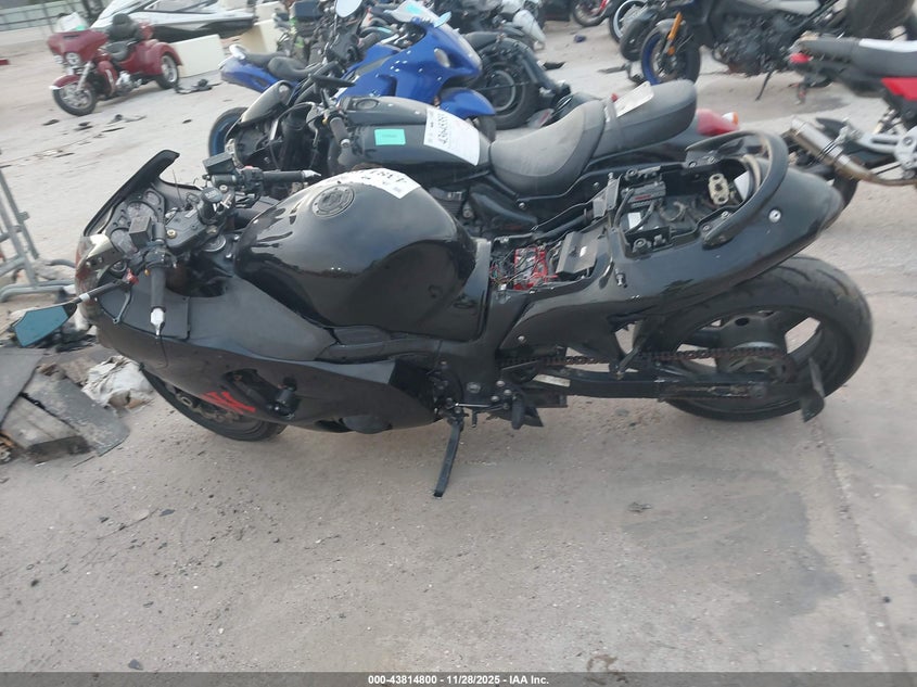 2004 Suzuki Gsx1300 R VIN: JS1GW71A142106894 Lot: 43814800