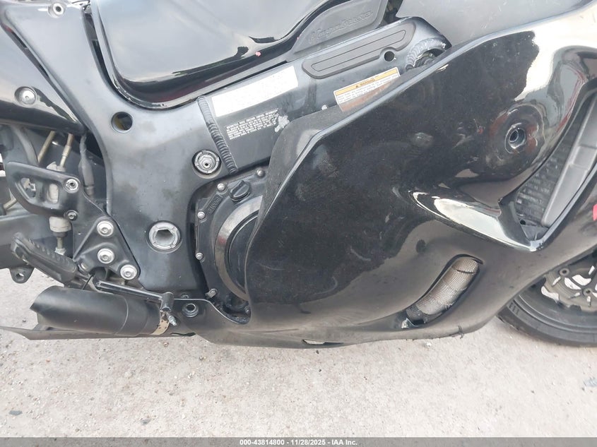 2004 Suzuki Gsx1300 R VIN: JS1GW71A142106894 Lot: 43814800