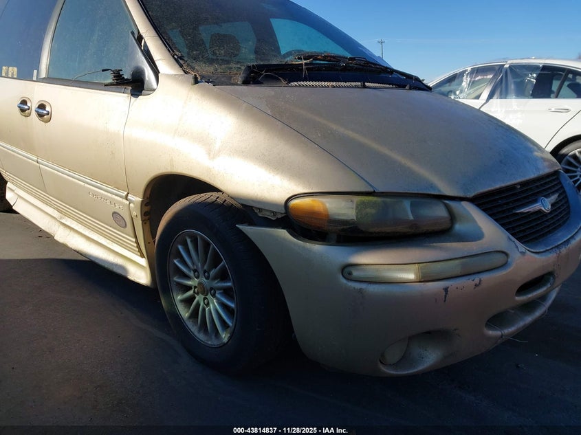 2000 Chrysler Town & Country Limited VIN: 1C4GP64LXYB709245 Lot: 43814837