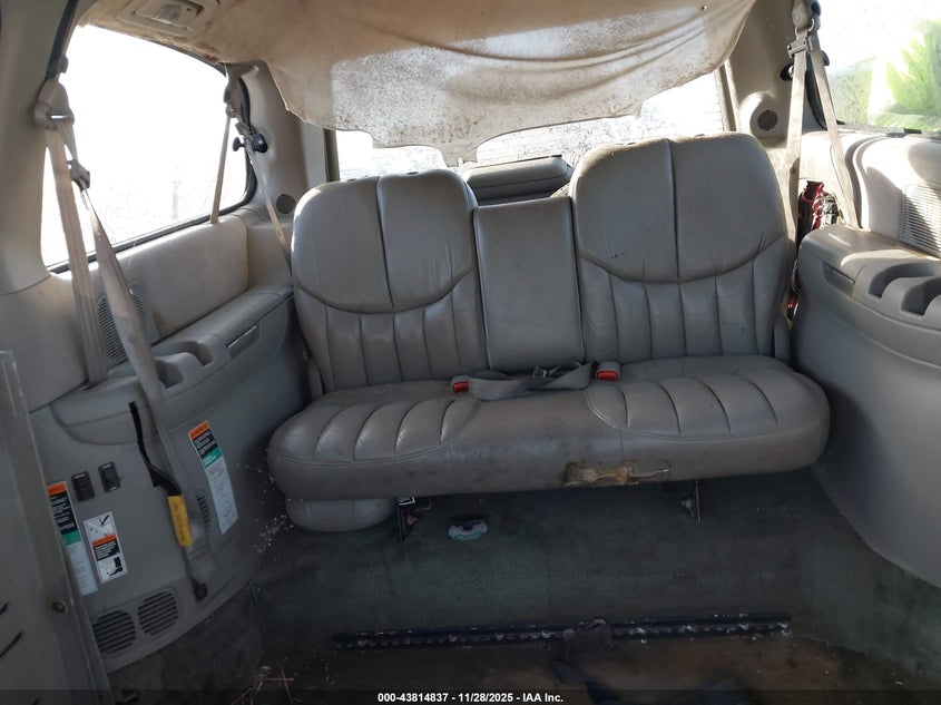 2000 Chrysler Town & Country Limited VIN: 1C4GP64LXYB709245 Lot: 43814837