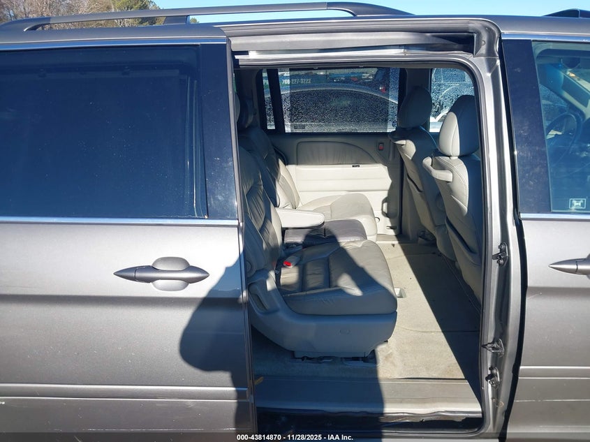 2008 Honda Odyssey Touring VIN: 5FNRL38938B110704 Lot: 43814870