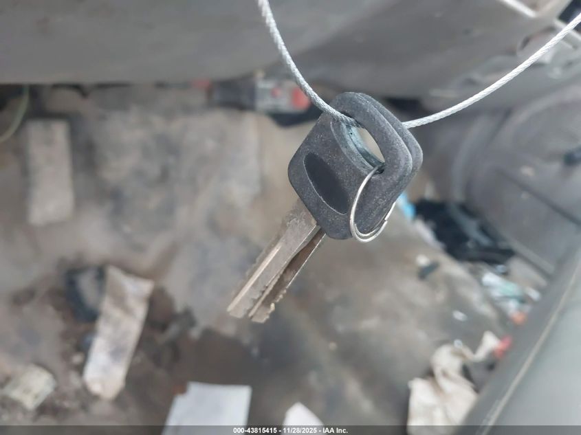 2000 Ford F-350 Lariat/Xl/Xlt VIN: 1FDWF36F2YEE26949 Lot: 43815415