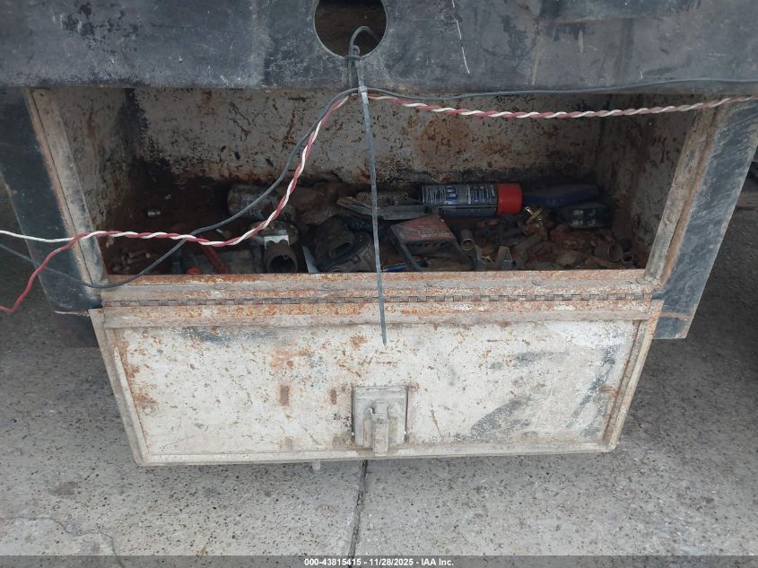 2000 Ford F-350 Lariat/Xl/Xlt VIN: 1FDWF36F2YEE26949 Lot: 43815415