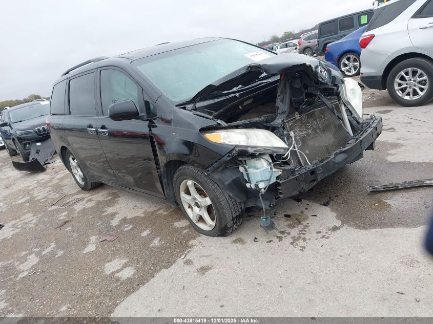 TOYOTA SIENNA XLE PREMIUM 8 PASSENGER