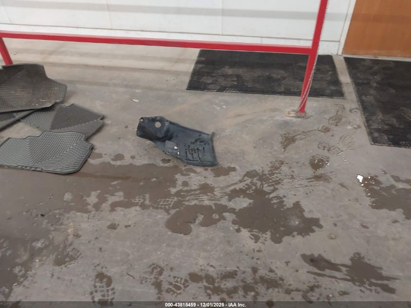 2005 Toyota Highlander Limited V6 VIN: JTEEP21A250083891 Lot: 43815459