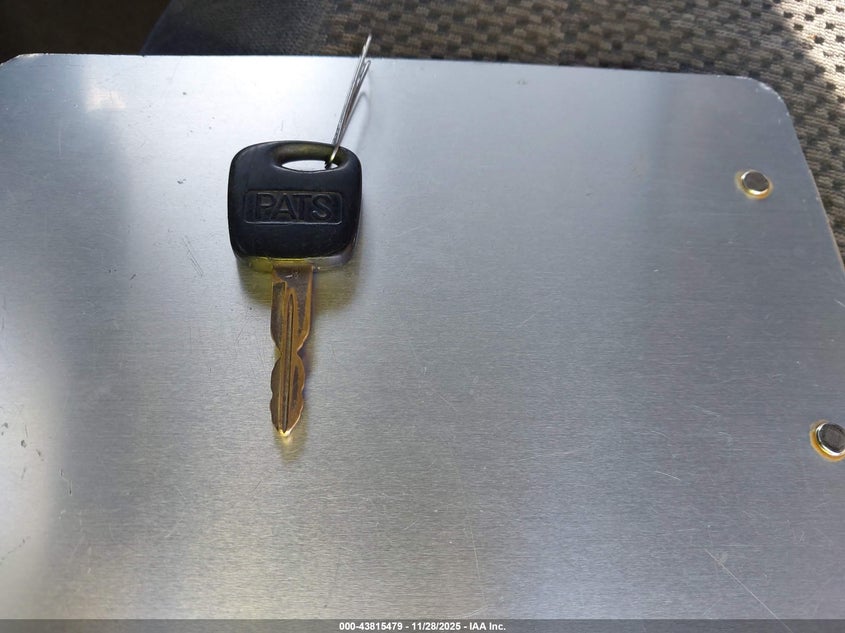 2001 Ford F-150 Harley-Davidson Edition/King Ranch Edition/Lariat/Xlt VIN: 1FTRW07L21KE37123 Lot: 43815479