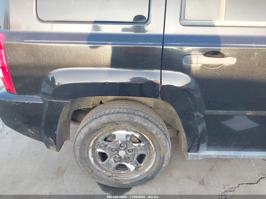 2008 Jeep Patriot Sport VIN: 1J8FT28088D732505 Lot: 43815490