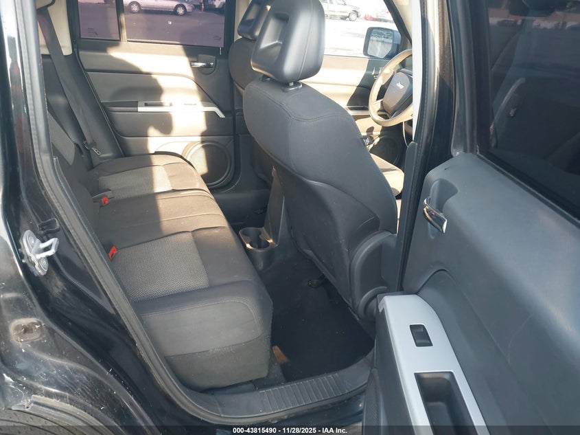 2008 Jeep Patriot Sport VIN: 1J8FT28088D732505 Lot: 43815490