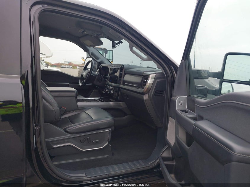 2024 Ford F-350 Chassis Lariat VIN: 1FD8W3HT1REC01631 Lot: 43815648