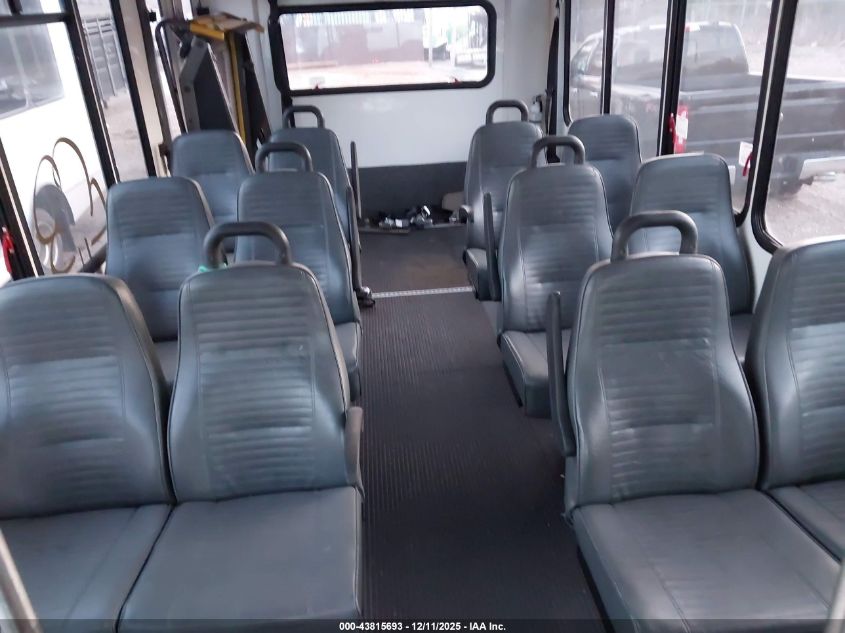 2005 Ford E-450 Cutaway Standard VIN: 1FDXE45PX5HA60109 Lot: 43815693