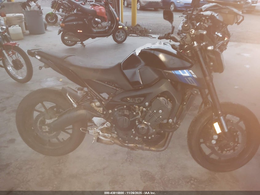 2016 Yamaha Fz09 VIN: JYARN33E1GA010196 Lot: 43815800