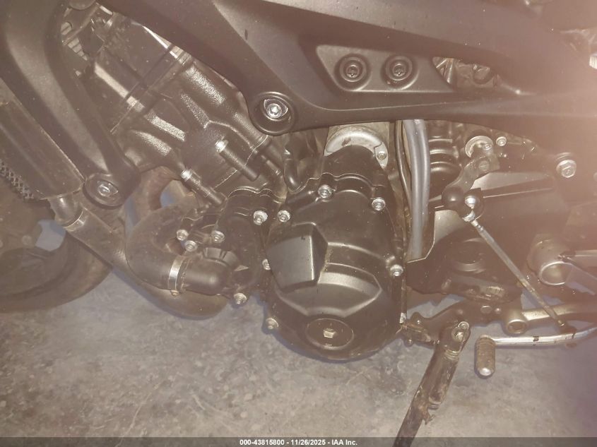 2016 Yamaha Fz09 VIN: JYARN33E1GA010196 Lot: 43815800