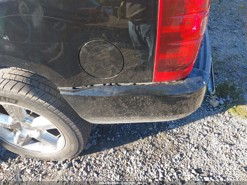 2013 Chevrolet Tahoe Ltz VIN: 1GNSCCE05DR372405 Lot: 43815802