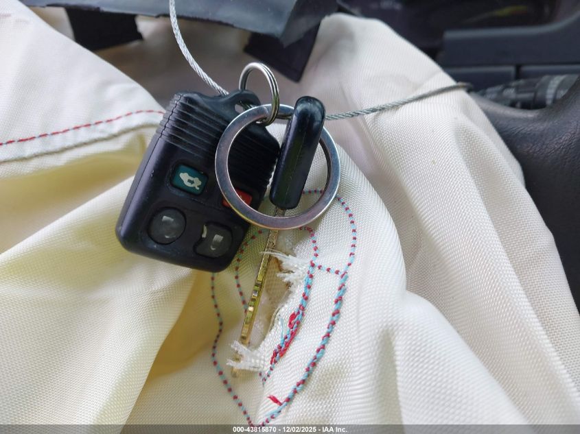 1999 Ford Escort Se VIN: 3FAFP15P0XR202242 Lot: 43815870