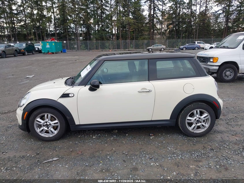 2012 Mini Cooper VIN: WMWSU3C54CT260469 Lot: 43816091