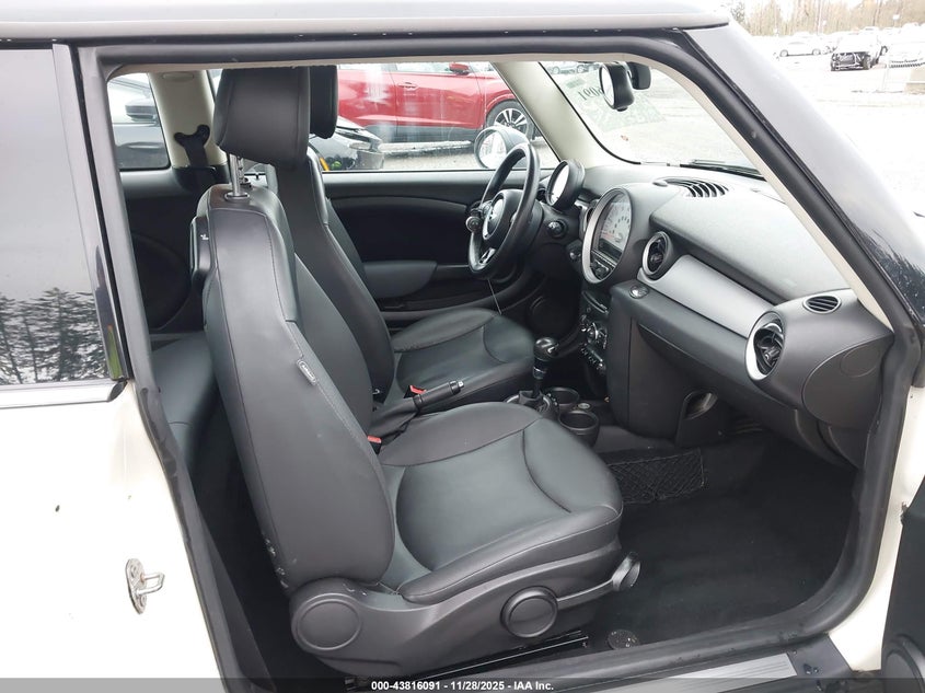 2012 Mini Cooper VIN: WMWSU3C54CT260469 Lot: 43816091
