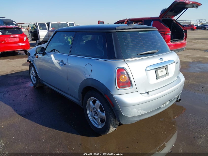 WMWMF3C50ATU79123 2010 MINI COOPER photo no. 3