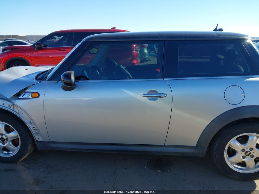 WMWMF3C50ATU79123 2010 MINI COOPER photo no. 14