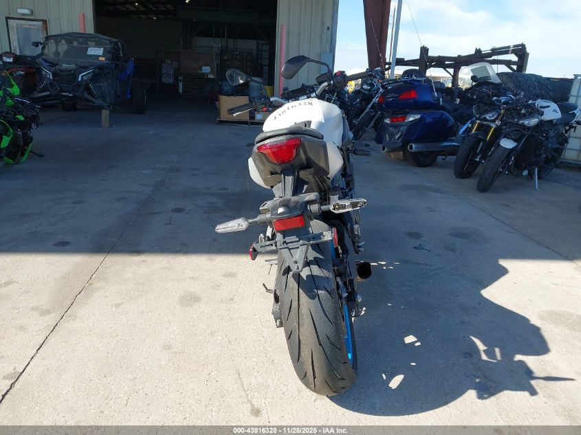 2025 Yamaha Mtn690 VIN: JYARM48E6SA000886 Lot: 43816328