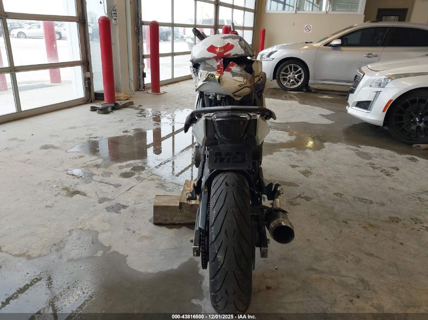 2012 Yamaha Fz6 R VIN: JYARJ18E5CA010110 Lot: 43816500