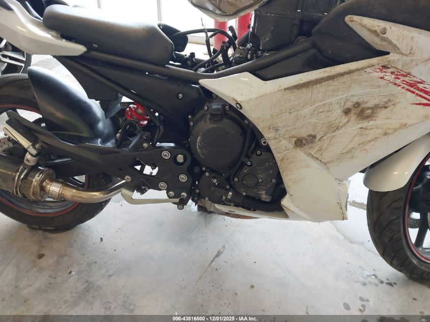 2012 Yamaha Fz6 R VIN: JYARJ18E5CA010110 Lot: 43816500