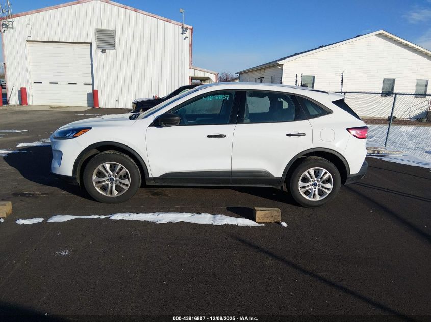 2022 Ford Escape S VIN: 1FMCU9F61NUB40913 Lot: 43816807