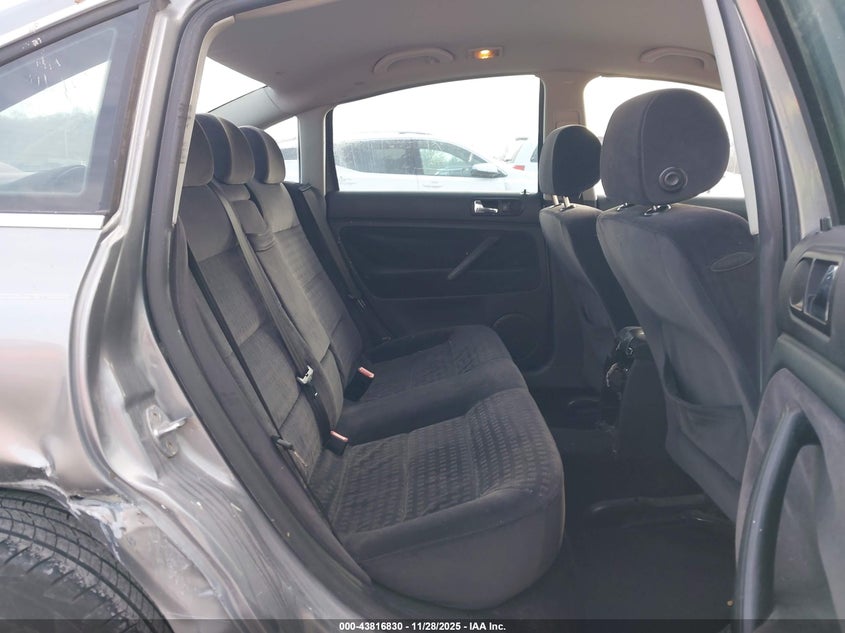 2002 Volkswagen Passat Gls VIN: WVWPD63B82P365524 Lot: 43816830