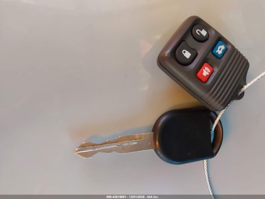 2005 Ford Crown Victoria Lx/Lx Sport VIN: 2FAFP74W65X121434 Lot: 43816891