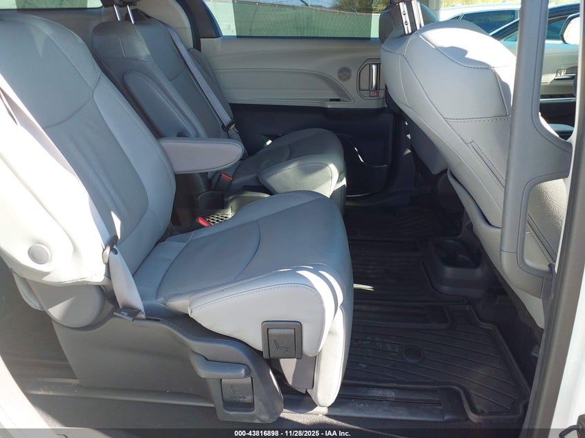 2023 Toyota Sienna Limited VIN: 5TDZSKFC7PS086557 Lot: 43816898