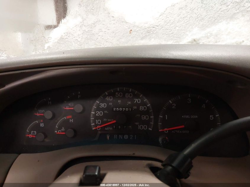 1998 Ford Expedition Eddie Bauer/Xlt VIN: 1FMRU18W6WLA93281 Lot: 43816997