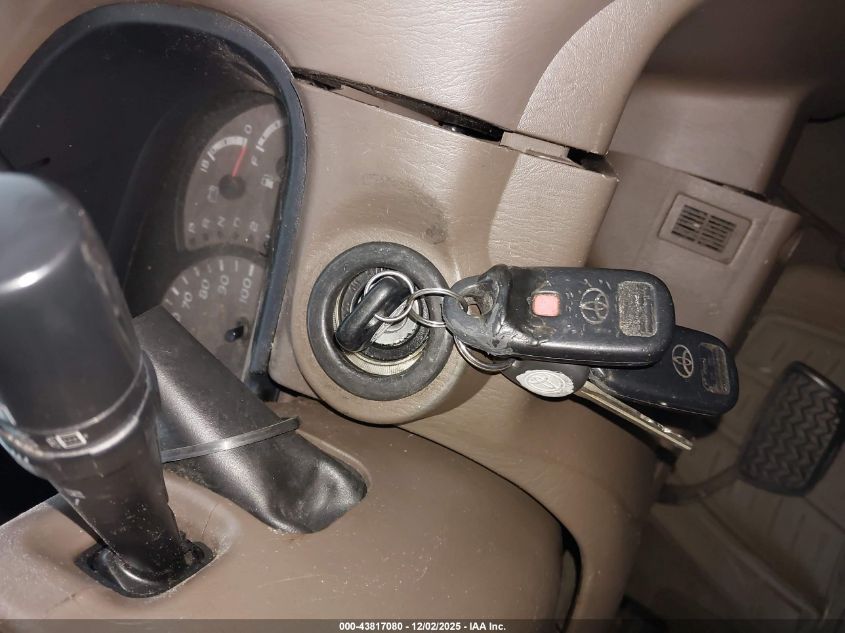 2002 Toyota Sequoia Sr5 V8 VIN: 5TDBT44A32S116996 Lot: 43817080