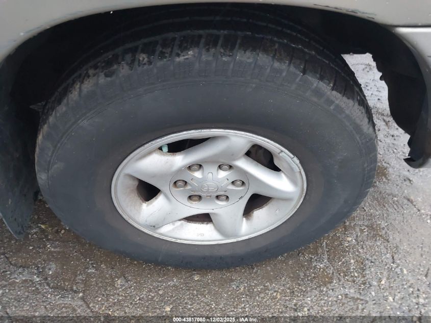 2002 Toyota Sequoia Sr5 V8 VIN: 5TDBT44A32S116996 Lot: 43817080