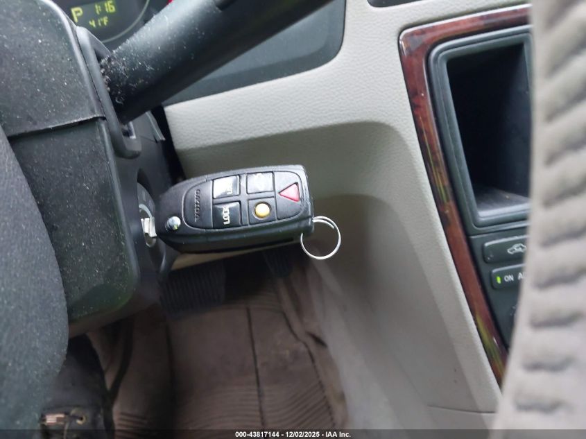 2005 Volvo Xc70 2.5T Awd VIN: YV1SZ592251197393 Lot: 43817144