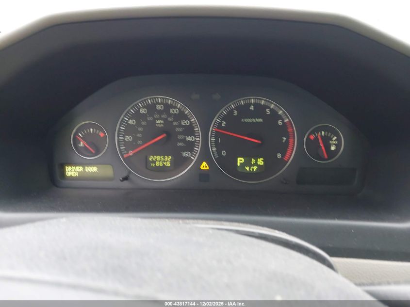 2005 Volvo Xc70 2.5T Awd VIN: YV1SZ592251197393 Lot: 43817144