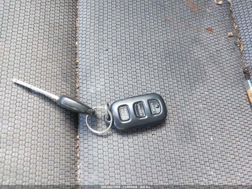 2005 Toyota Matrix Xr VIN: 2T1KR32E05C481468 Lot: 43817939