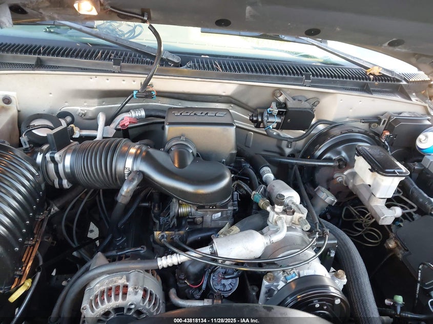 1998 GMC Yukon Slt VIN: 1GKEK13R5WJ727996 Lot: 43818134