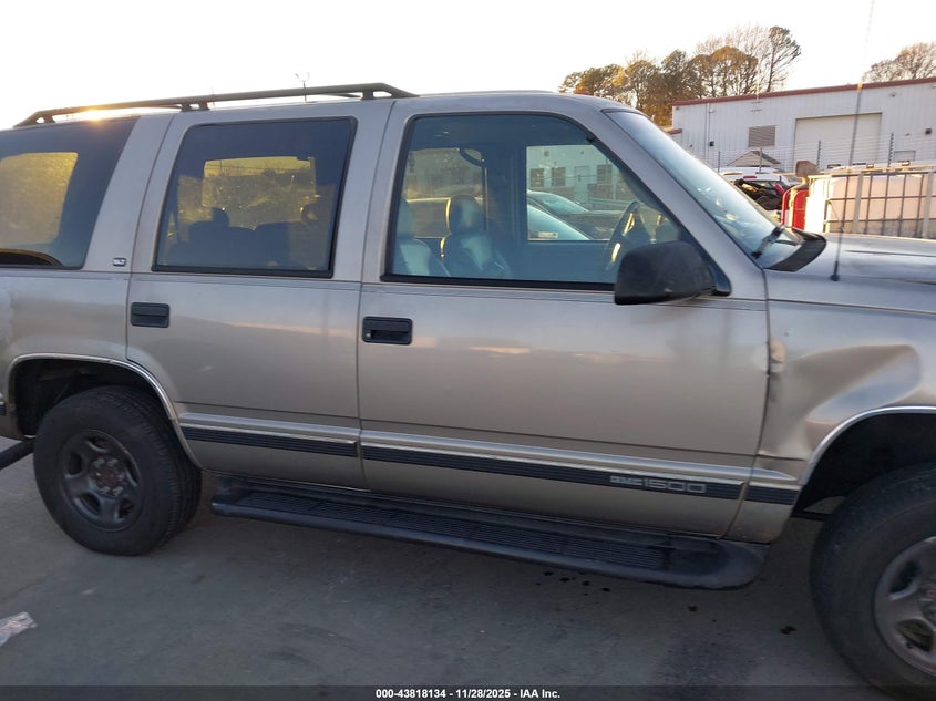 1998 GMC Yukon Slt VIN: 1GKEK13R5WJ727996 Lot: 43818134