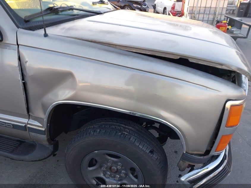 1998 GMC Yukon Slt VIN: 1GKEK13R5WJ727996 Lot: 43818134