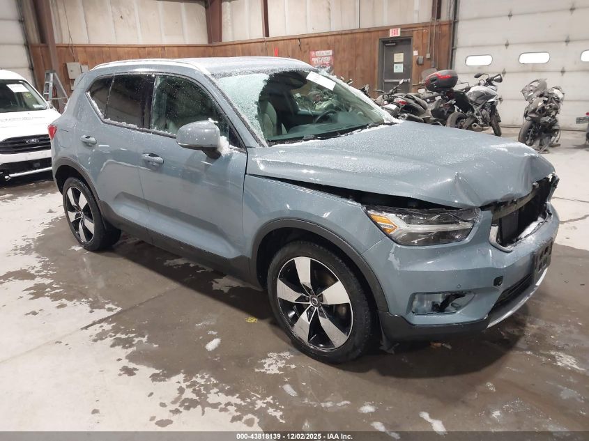 VOLVO XC40 T5 MOMENTUM