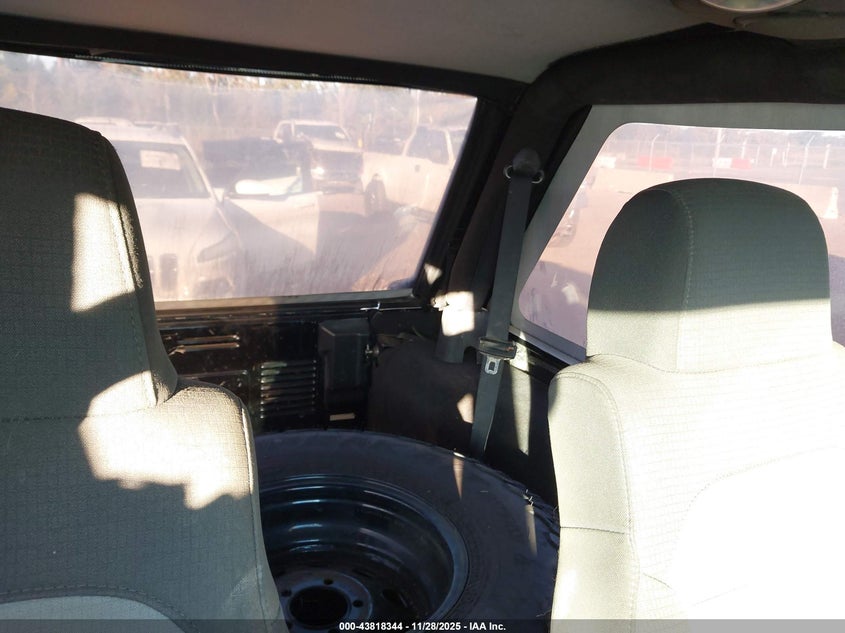 2005 Jeep Wrangler Unlimited VIN: 1J4FA44S25P317040 Lot: 43818344